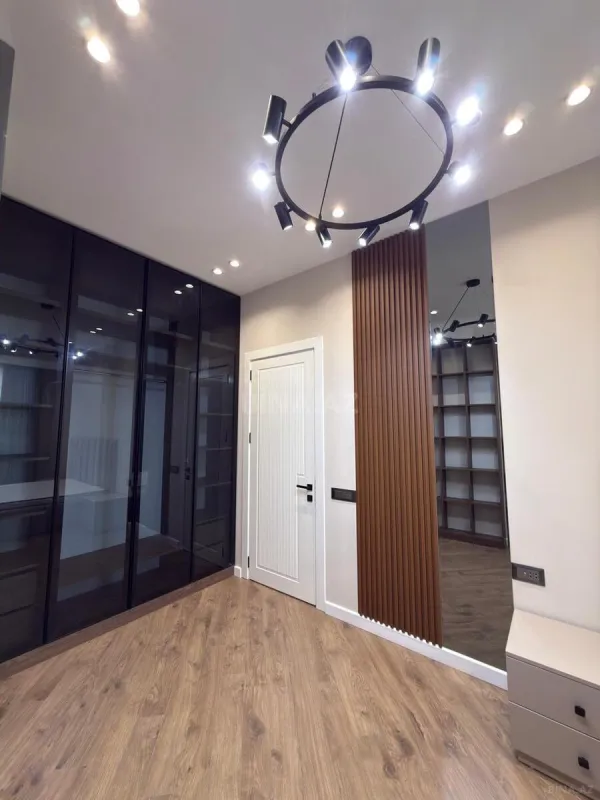 Satılır 3 otaqlı mənzil 118 m²