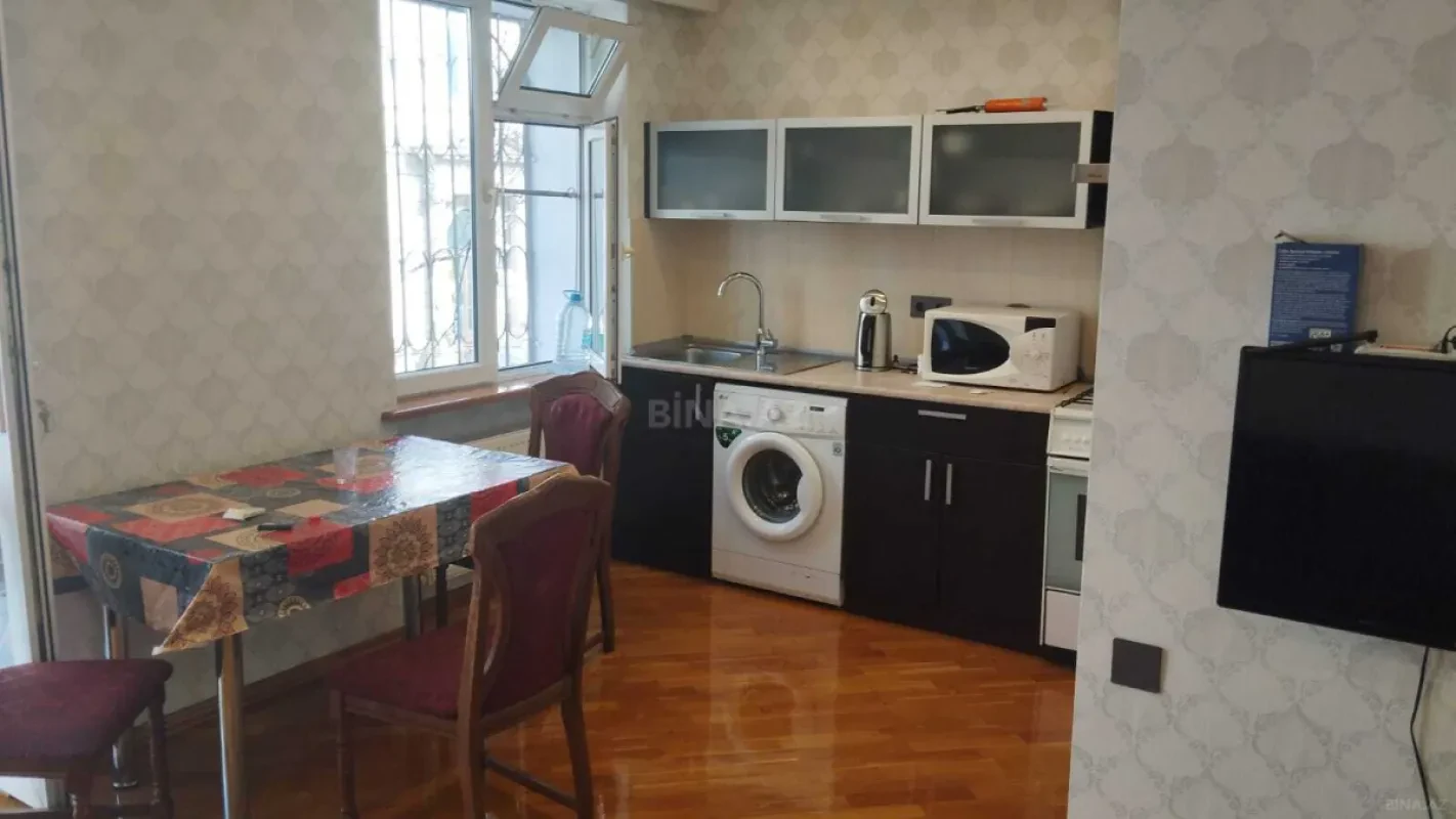 Kirayə verilir 2 otaqlı mənzil 65 m²