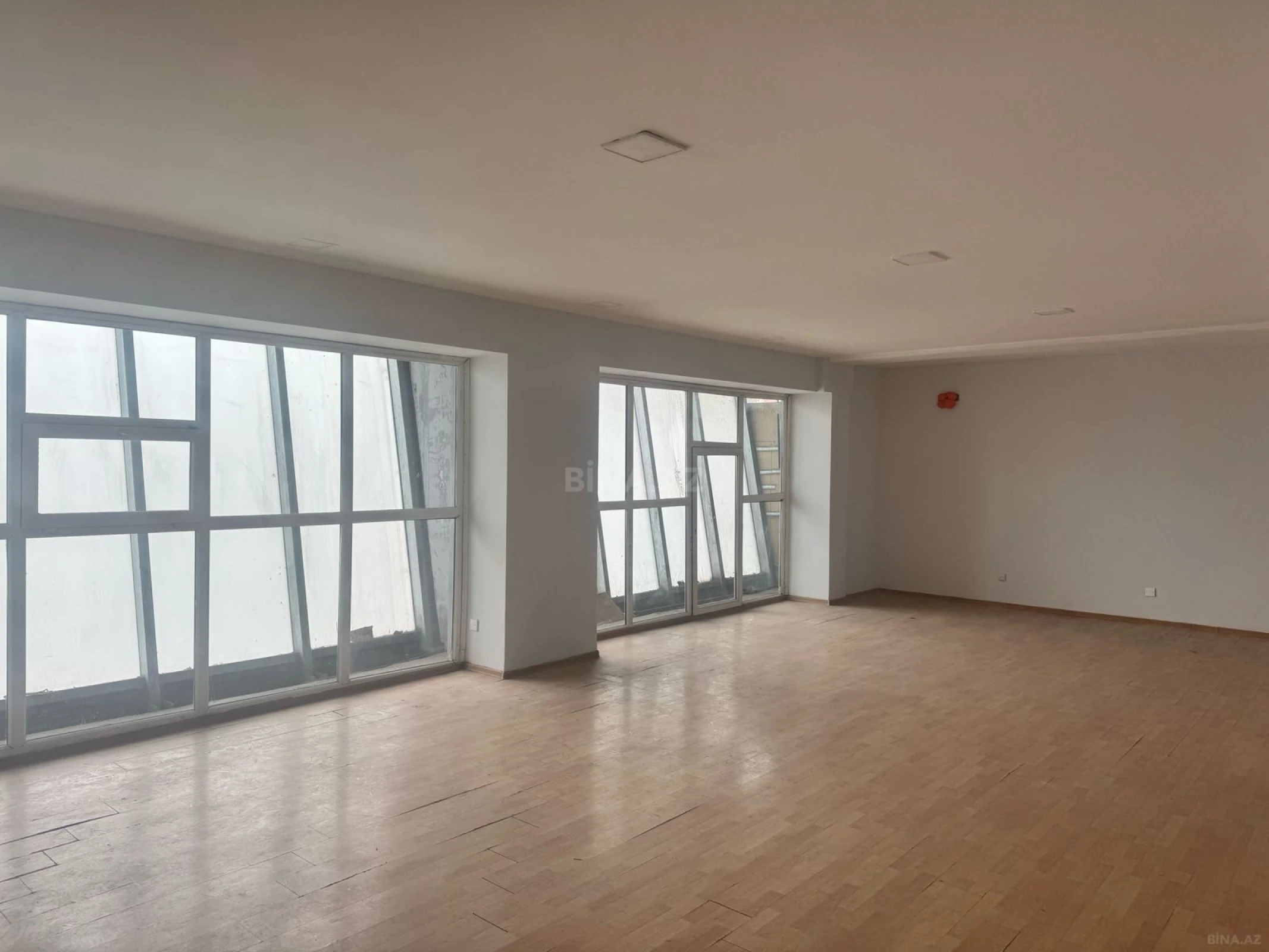 Satılır obyekt 320 m²