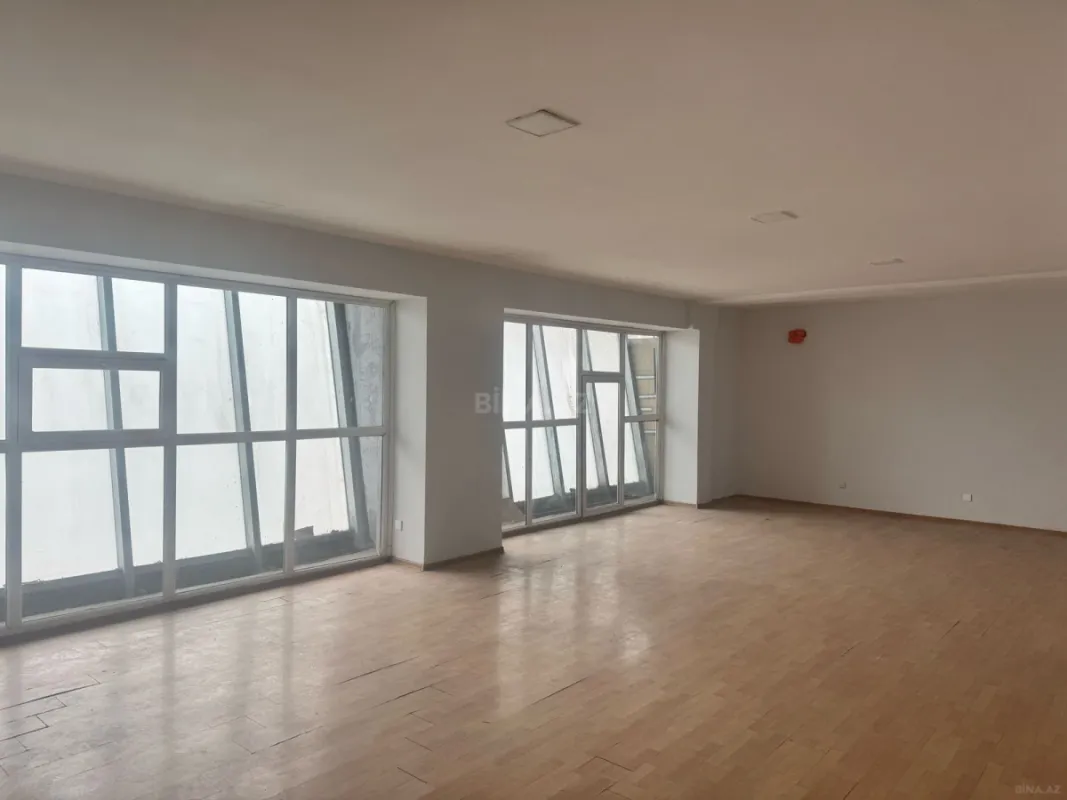 Satılır obyekt 320 m²