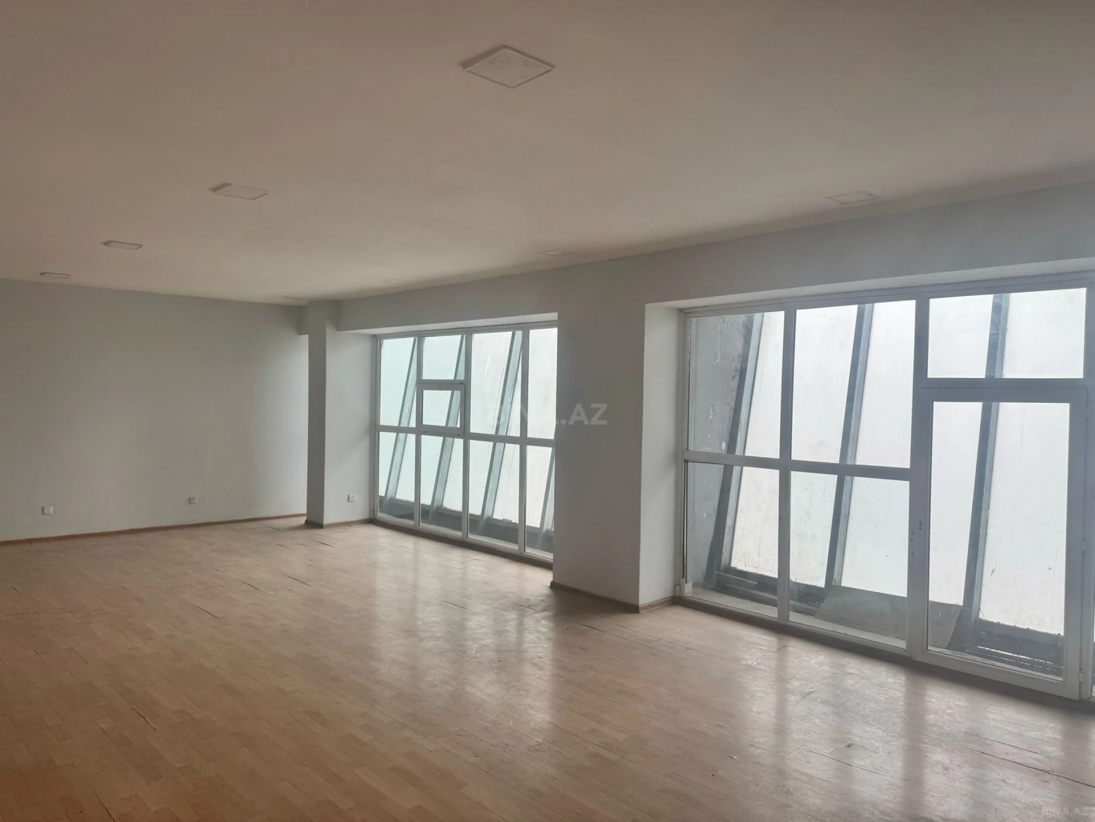 Satılır obyekt 320 m²