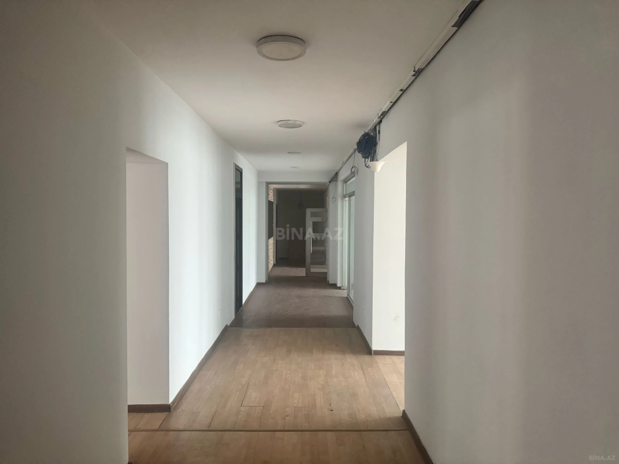 Satılır obyekt 320 m²