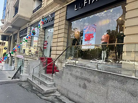 Satılır obyekt 212 m² — Bakı 212.00 m²