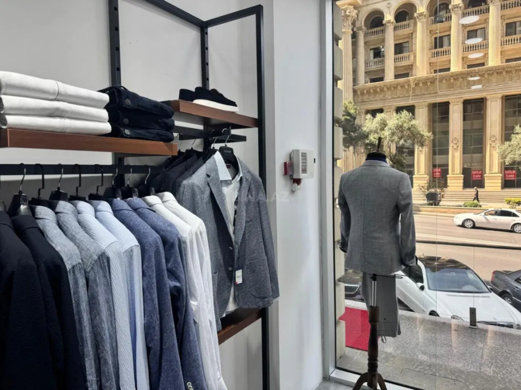 Satılır obyekt 212 m²