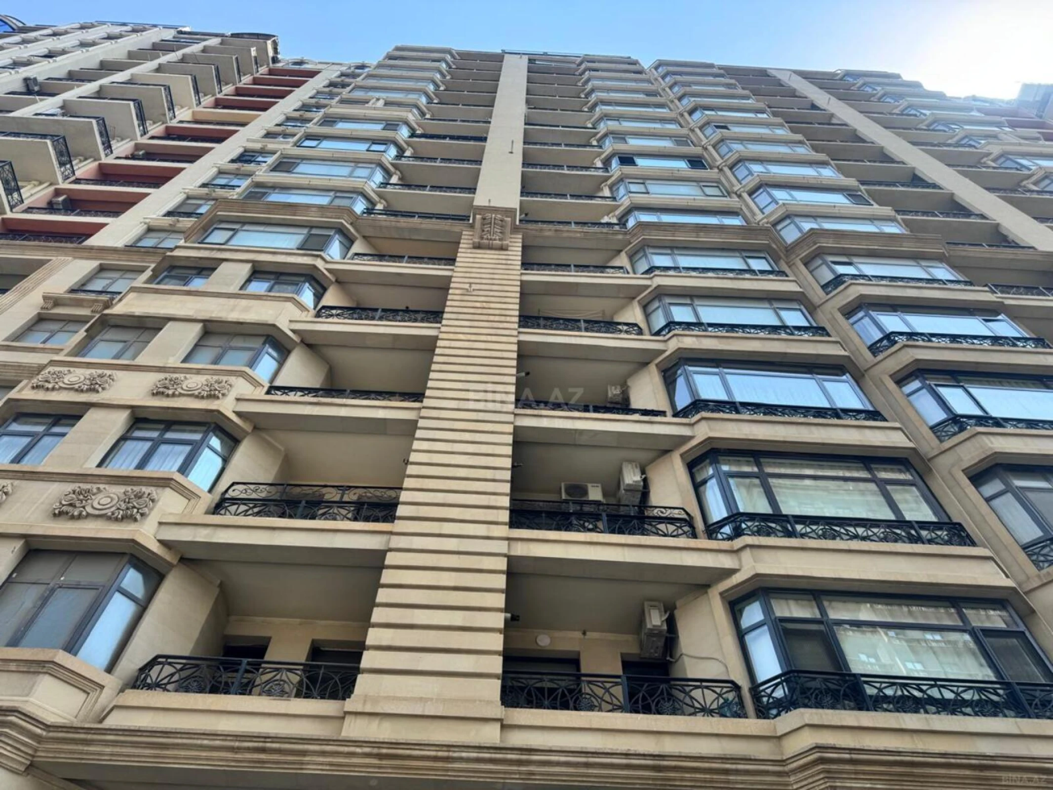 Satılır obyekt 212 m²