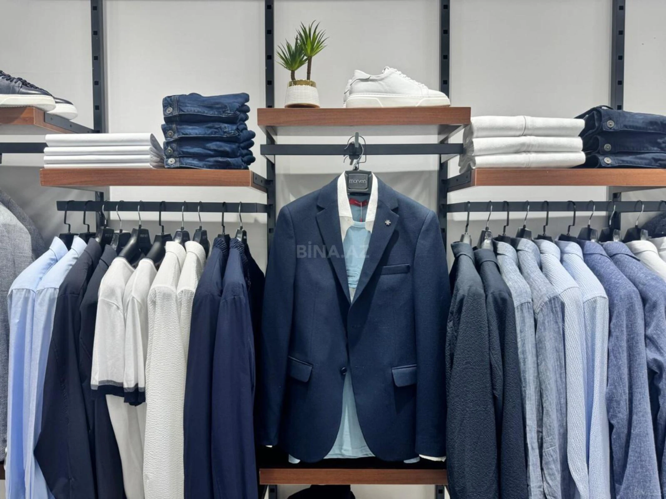 Satılır obyekt 212 m²