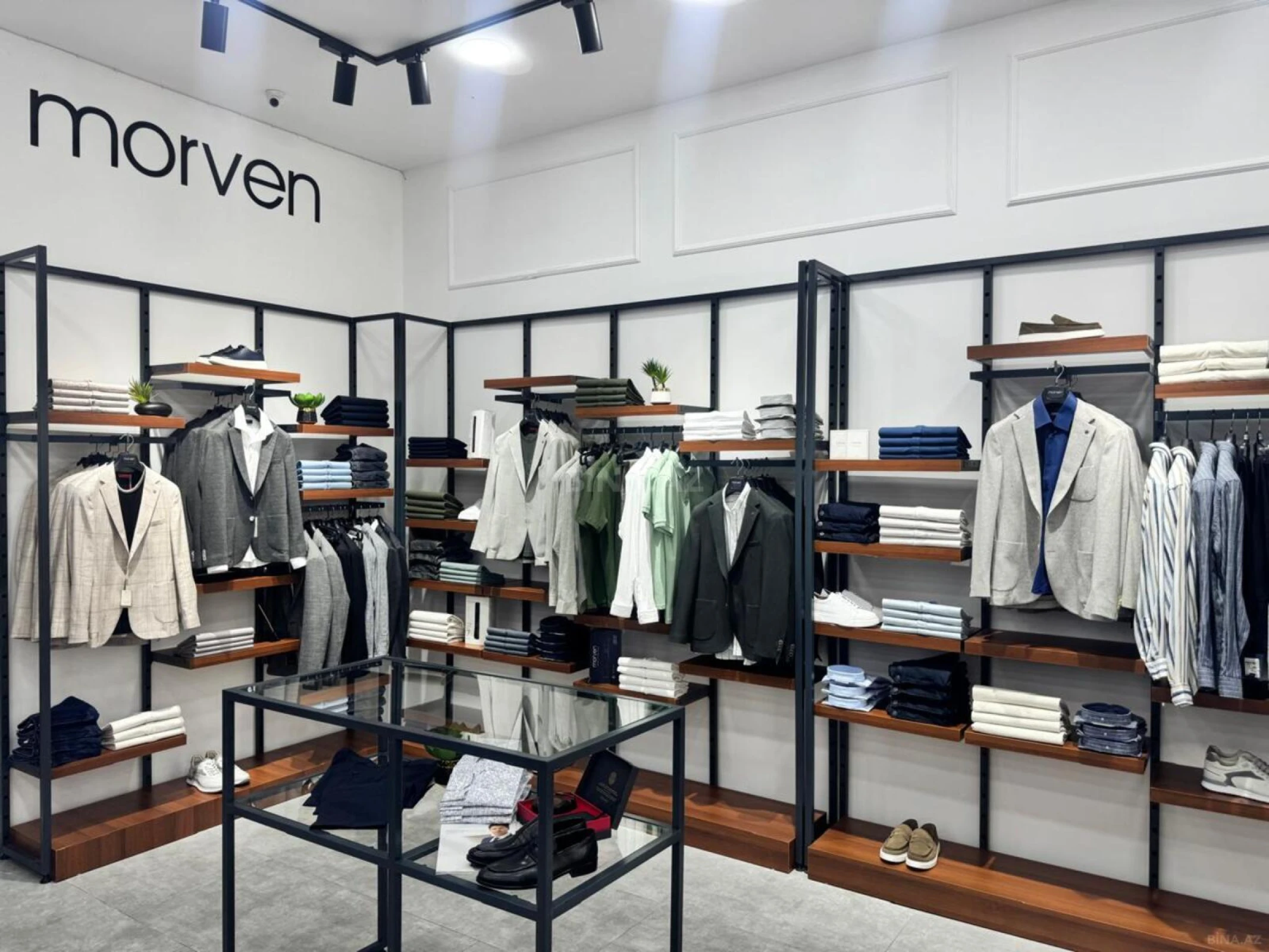 Satılır obyekt 212 m²