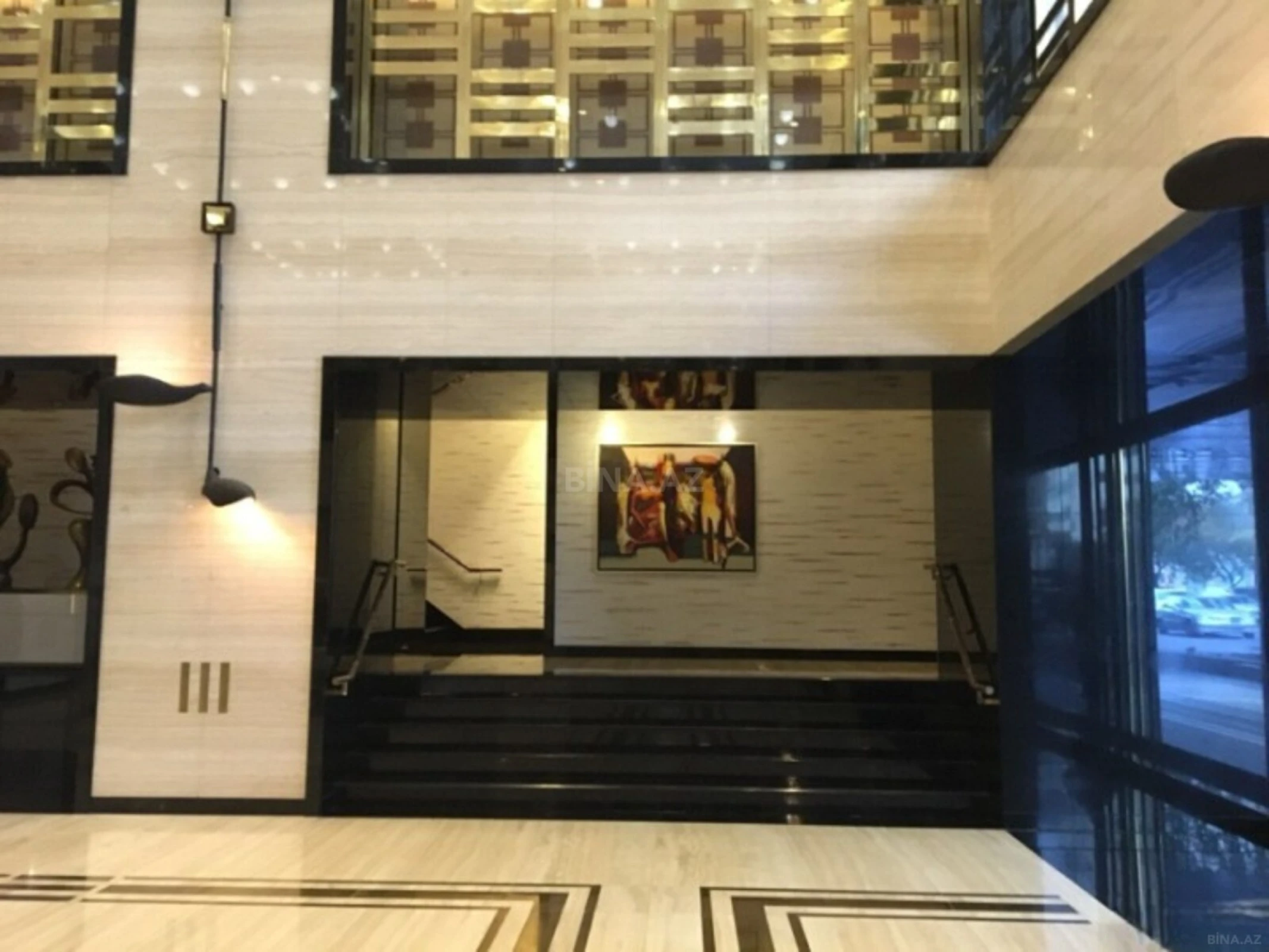 Satılır 4 otaqlı mənzil 176 m²