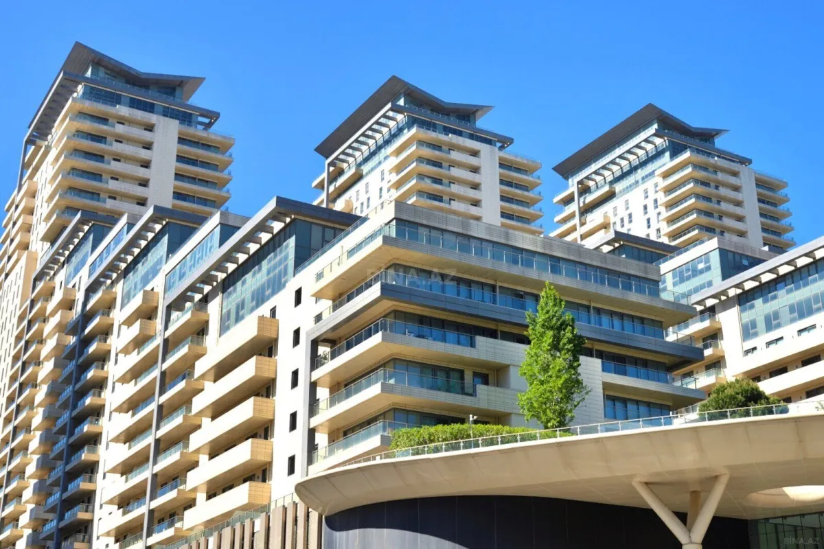 Satılır 4 otaqlı mənzil 176 m²