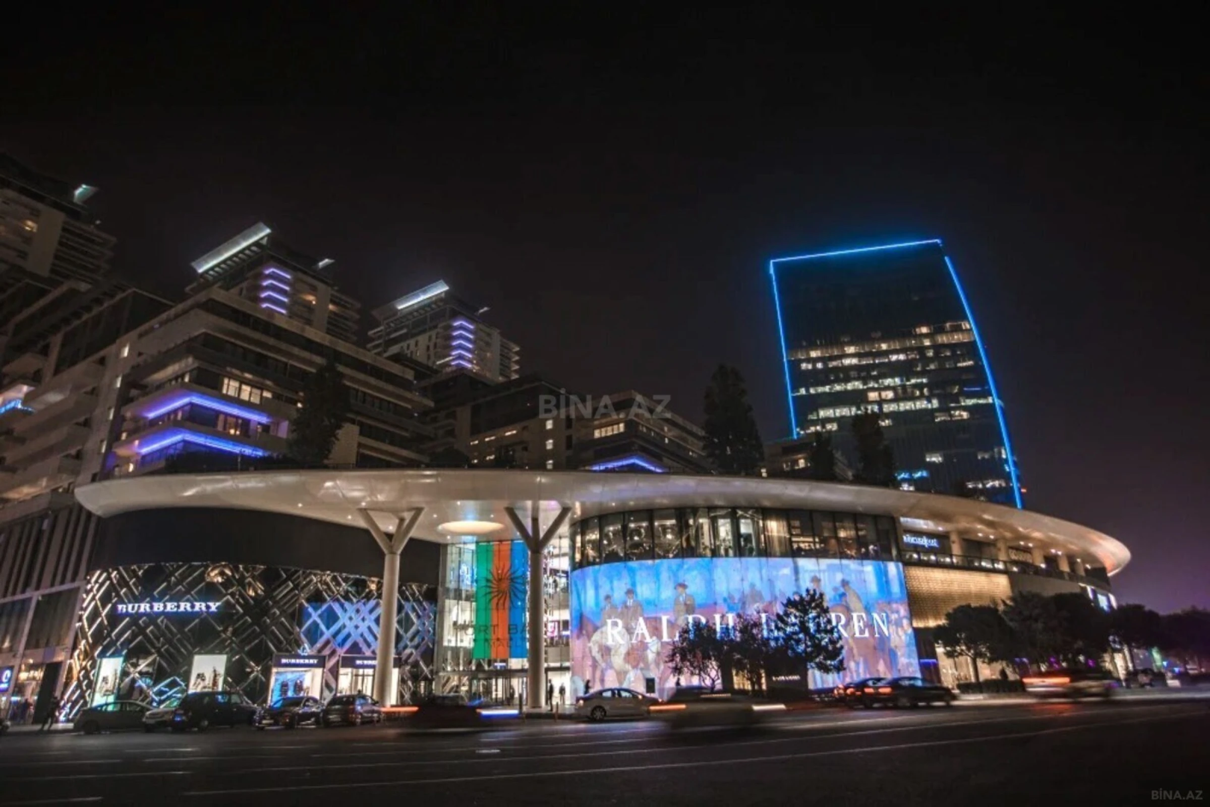 Satılır 4 otaqlı mənzil 176 m²