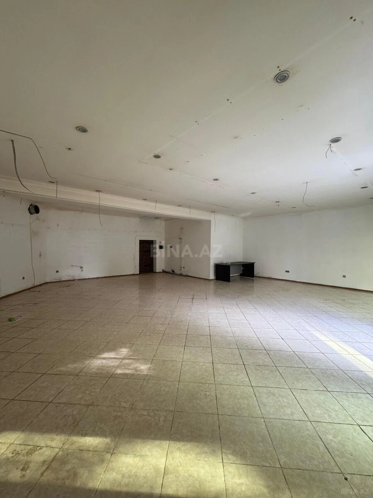 Kirayə verilir obyekt 300 m²