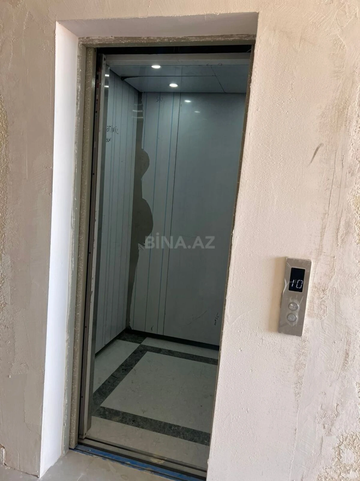 Satılır 2 otaqlı mənzil 97.2 m²