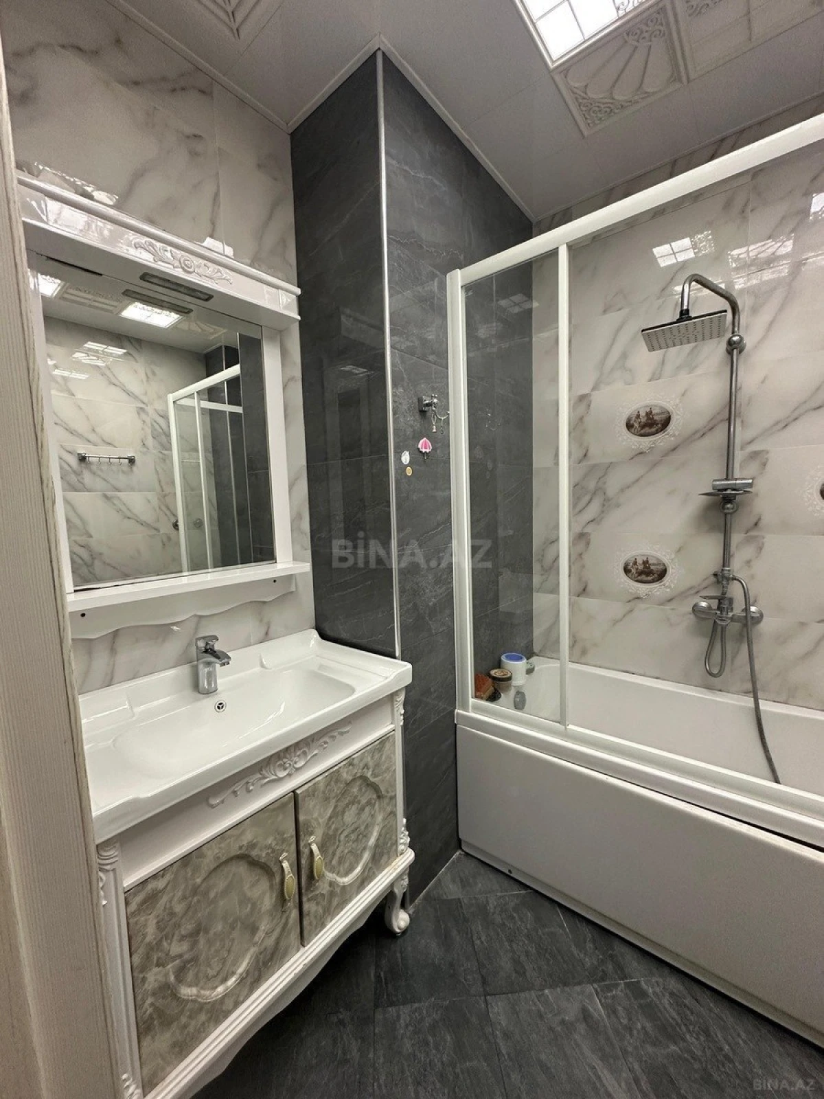 Kirayə verilir 2 otaqlı mənzil 110 m²