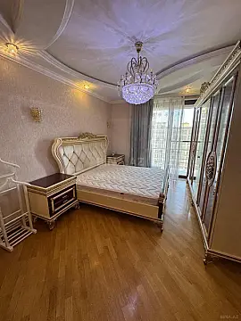 Kirayə verilir 3 otaqlı mənzil 150 m²