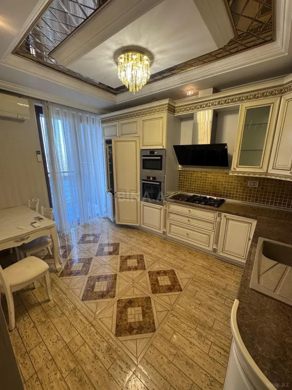 Kirayə verilir 3 otaqlı mənzil 150 m²