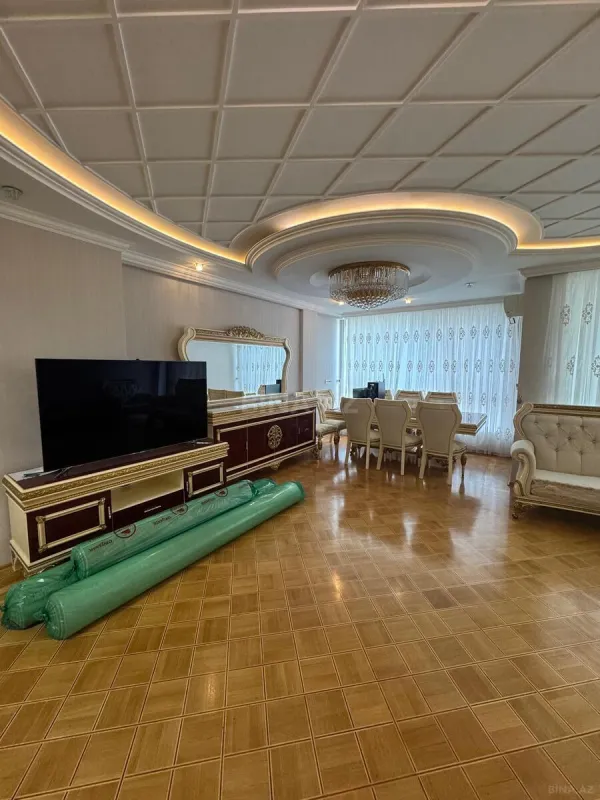 Kirayə verilir 3 otaqlı mənzil 150 m²