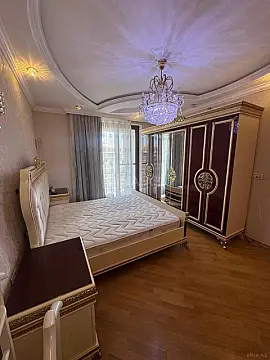 Kirayə verilir 3 otaqlı mənzil 150 m²