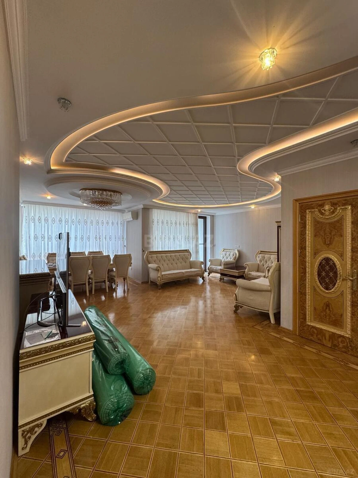 Kirayə verilir 3 otaqlı mənzil 150 m²