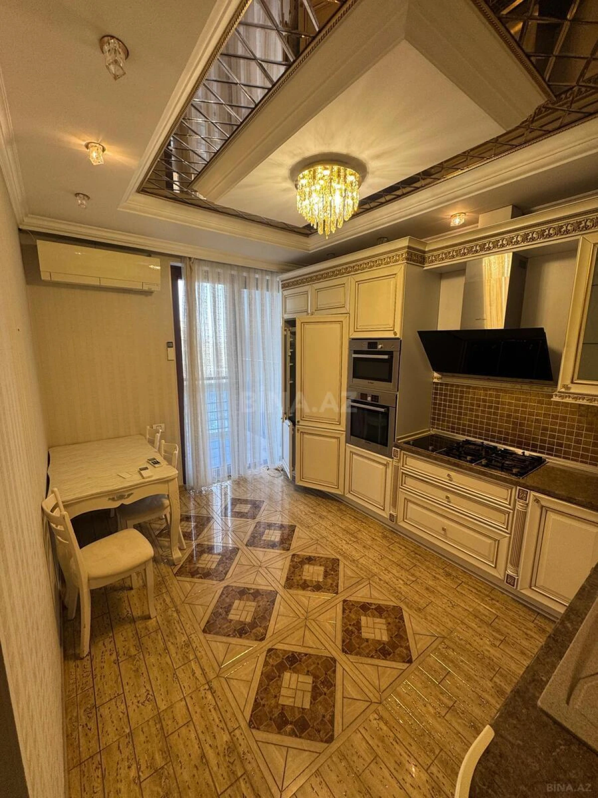 Kirayə verilir 3 otaqlı mənzil 150 m²