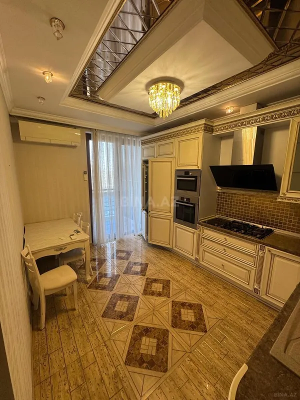 Kirayə verilir 3 otaqlı mənzil 150 m²