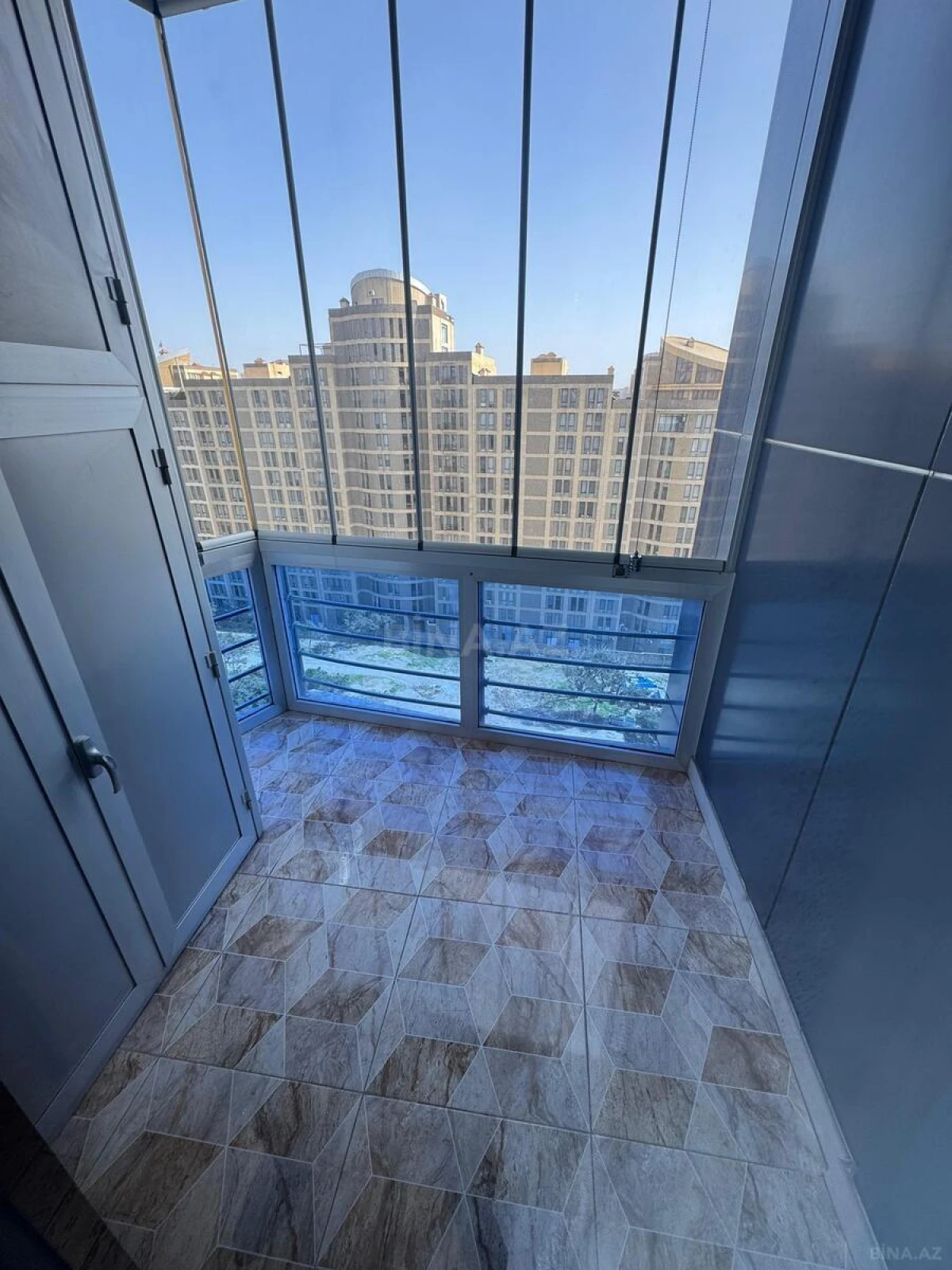 Kirayə verilir 3 otaqlı mənzil 150 m²