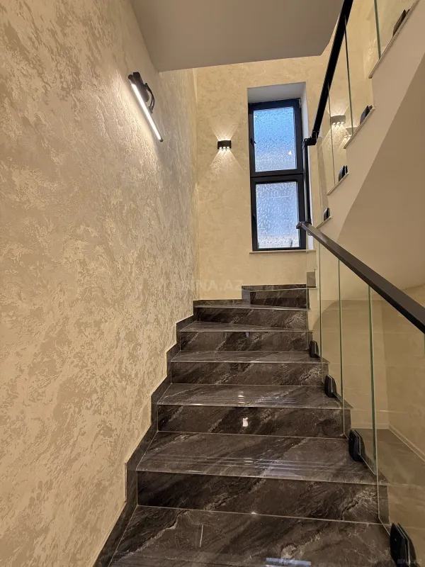 Satılır 5 otaqlı həyət evi 220 m²