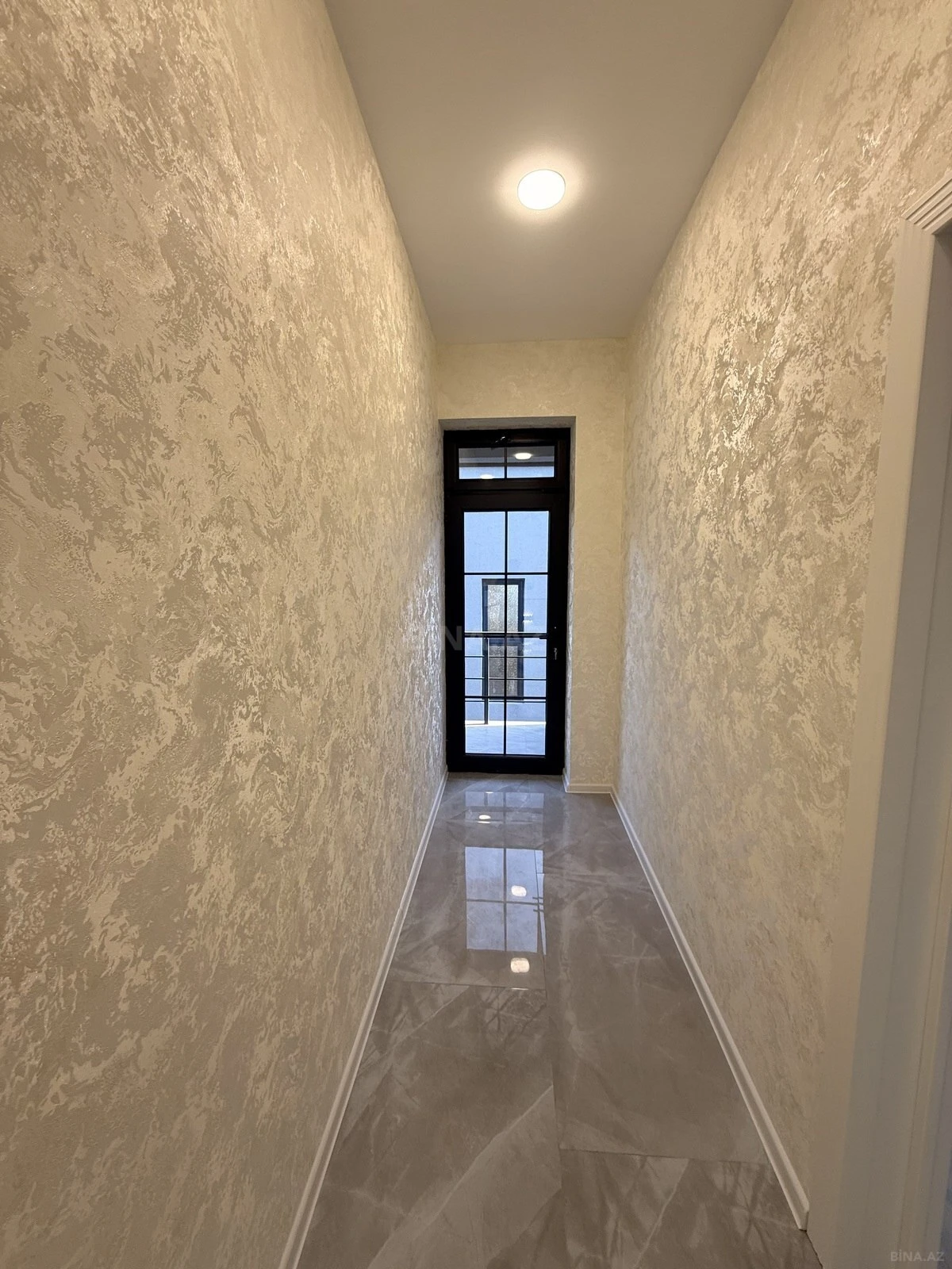 Satılır 5 otaqlı həyət evi 220 m²