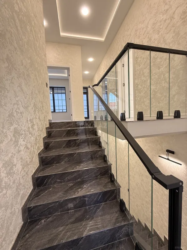 Satılır 5 otaqlı həyət evi 220 m²