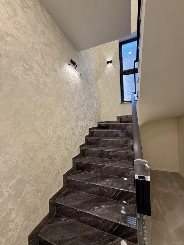 Satılır 5 otaqlı həyət evi 220 m²