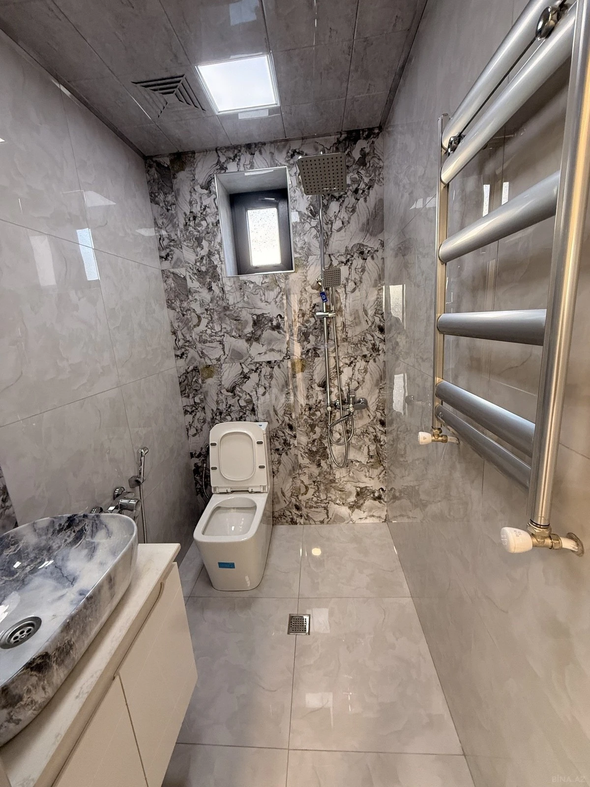 Satılır 5 otaqlı həyət evi 220 m²