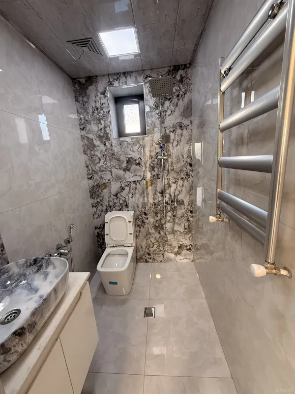 Satılır 5 otaqlı həyət evi 220 m²