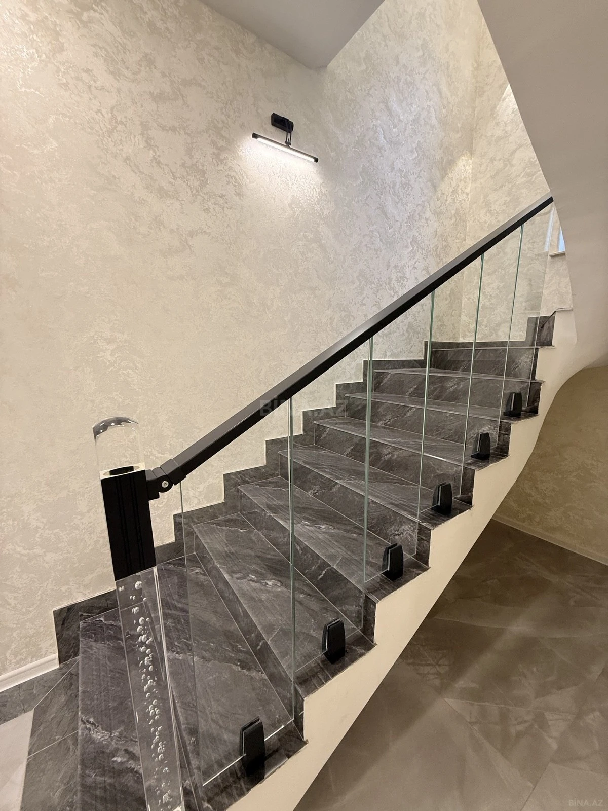 Satılır 5 otaqlı həyət evi 220 m²