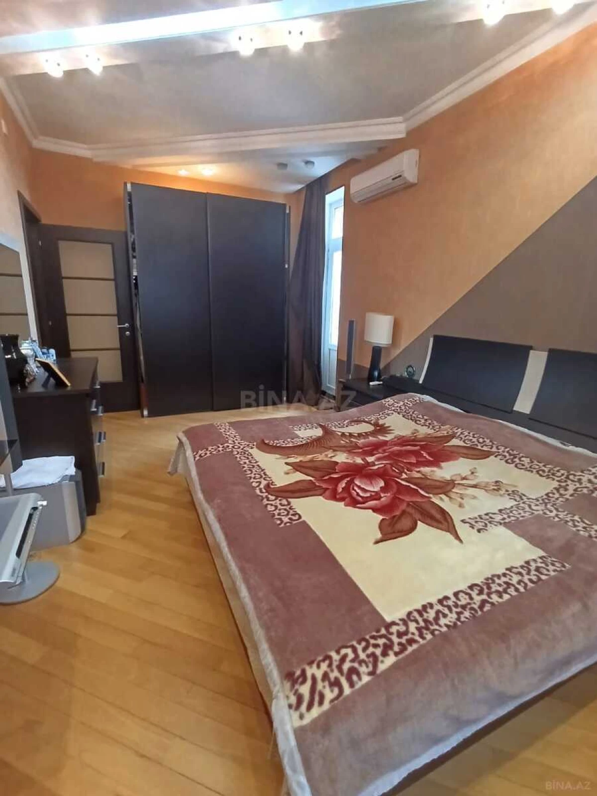Satılır 2 otaqlı mənzil 90 m²