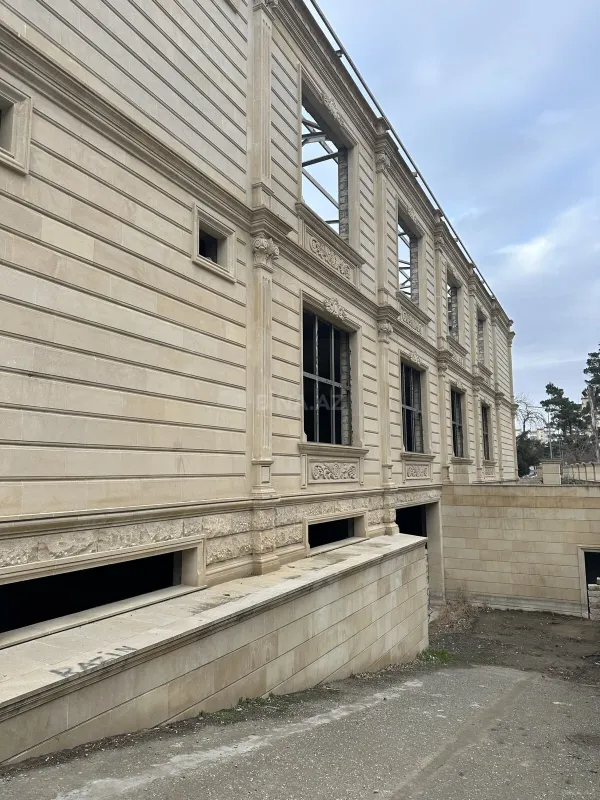 Satılır obyekt 2400 m²