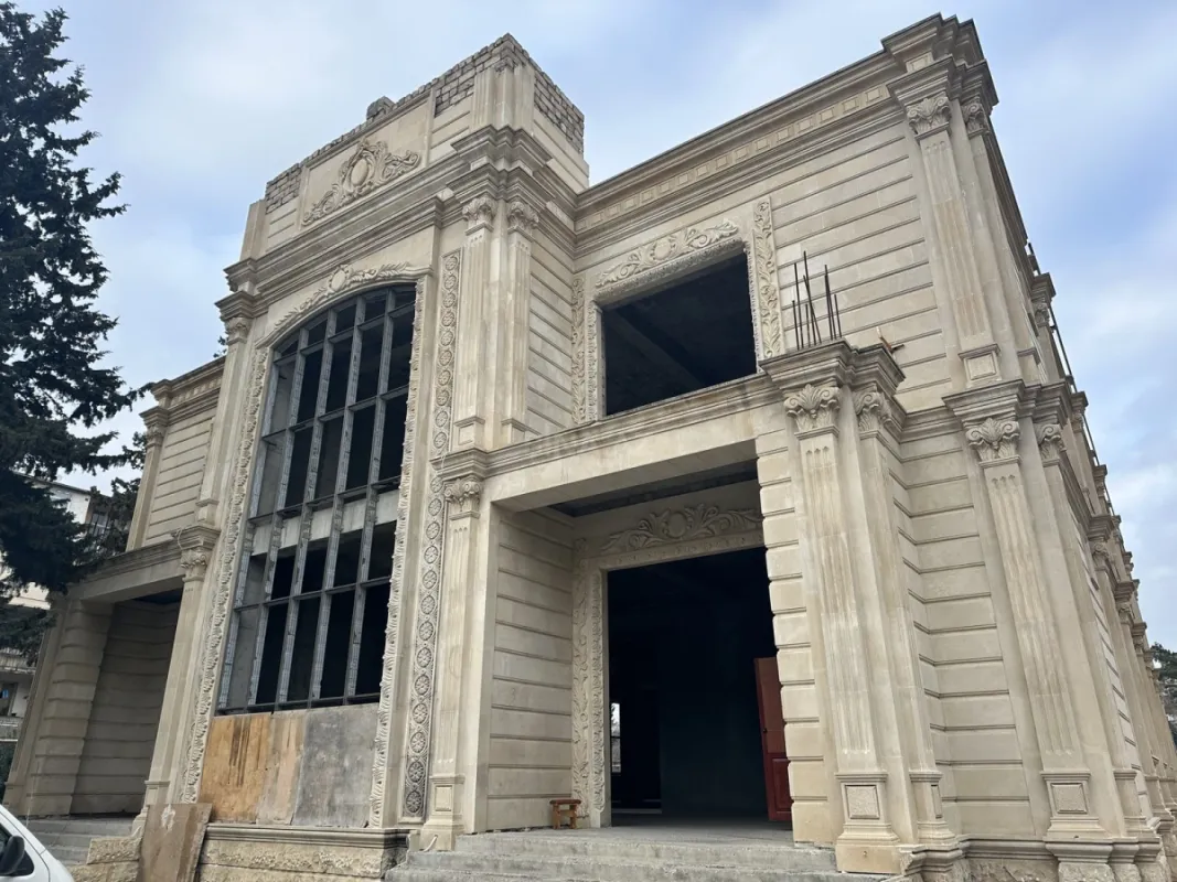 Satılır obyekt 2400 m²