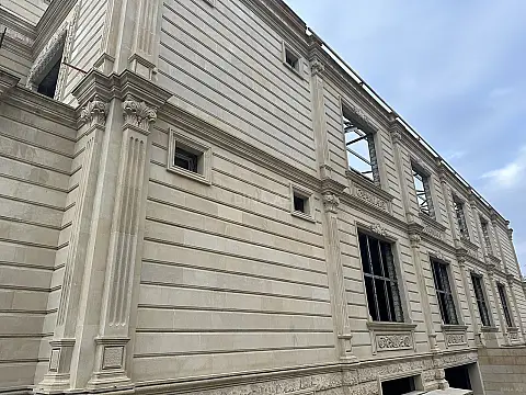 Satılır obyekt 2400 m²