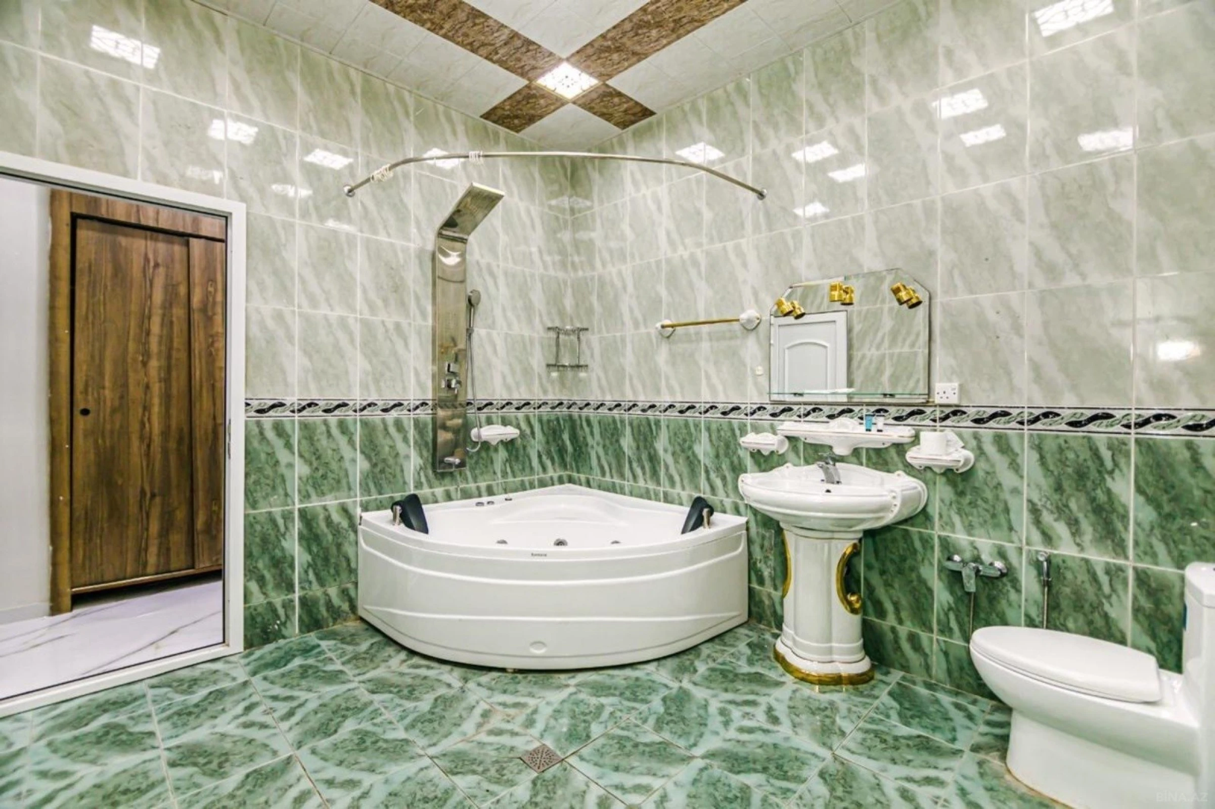 Kirayə verilir 5 otaqlı mənzil 214 m²