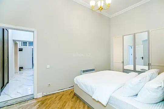 Kirayə verilir 5 otaqlı mənzil 214 m²
