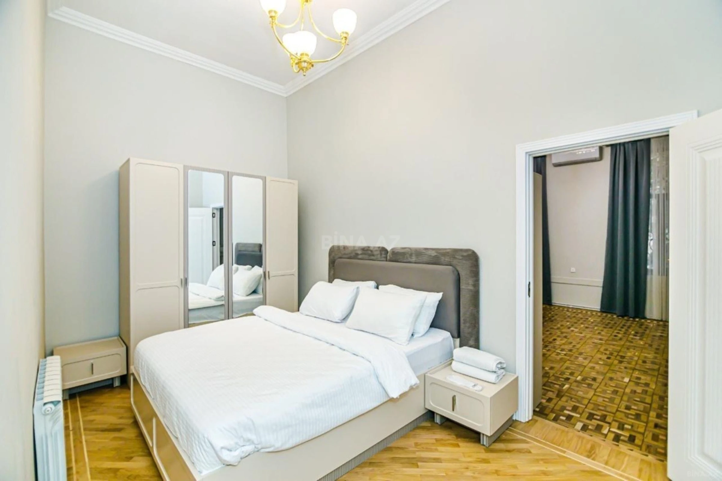 Kirayə verilir 5 otaqlı mənzil 214 m²