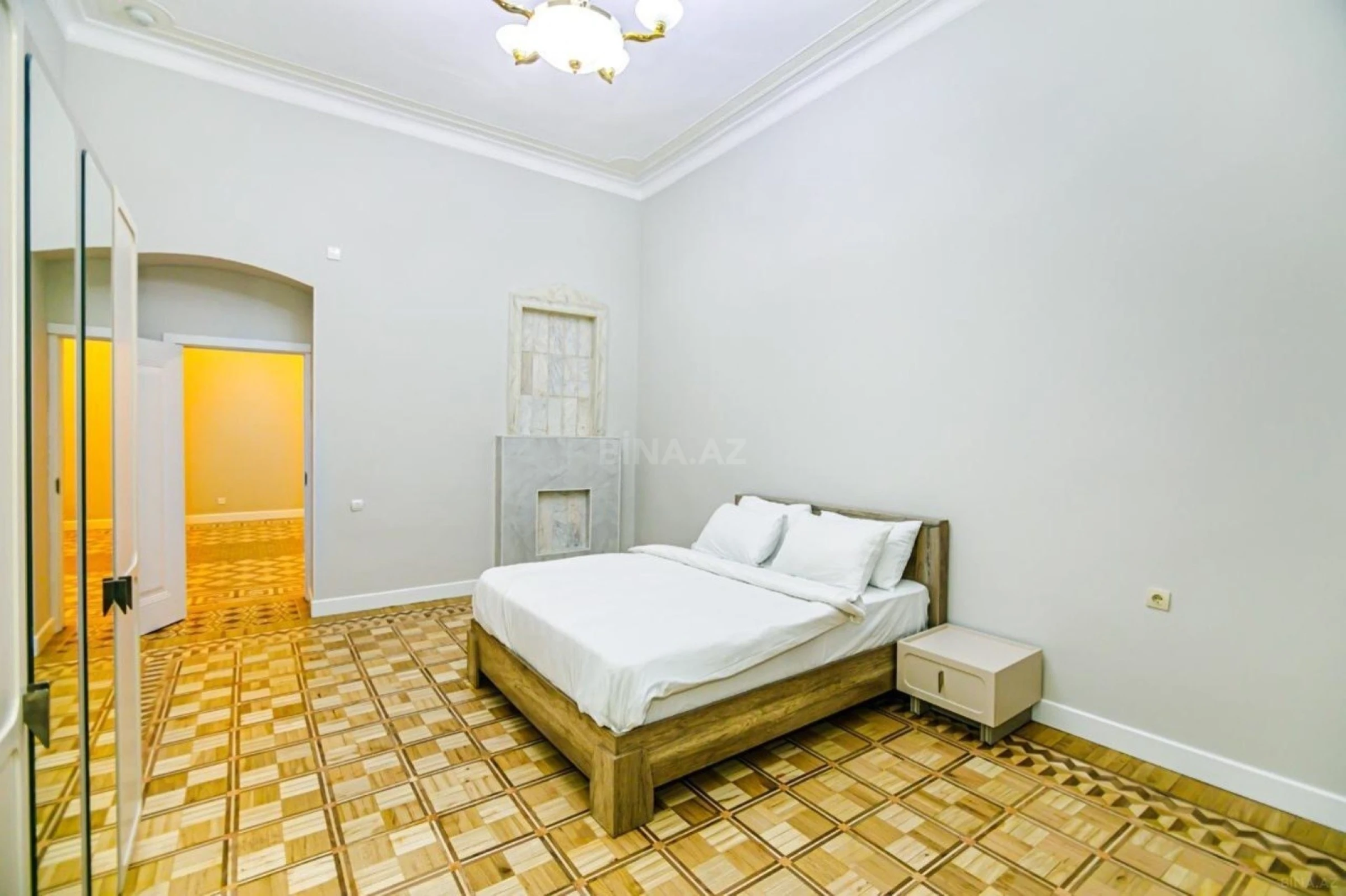 Kirayə verilir 5 otaqlı mənzil 214 m²