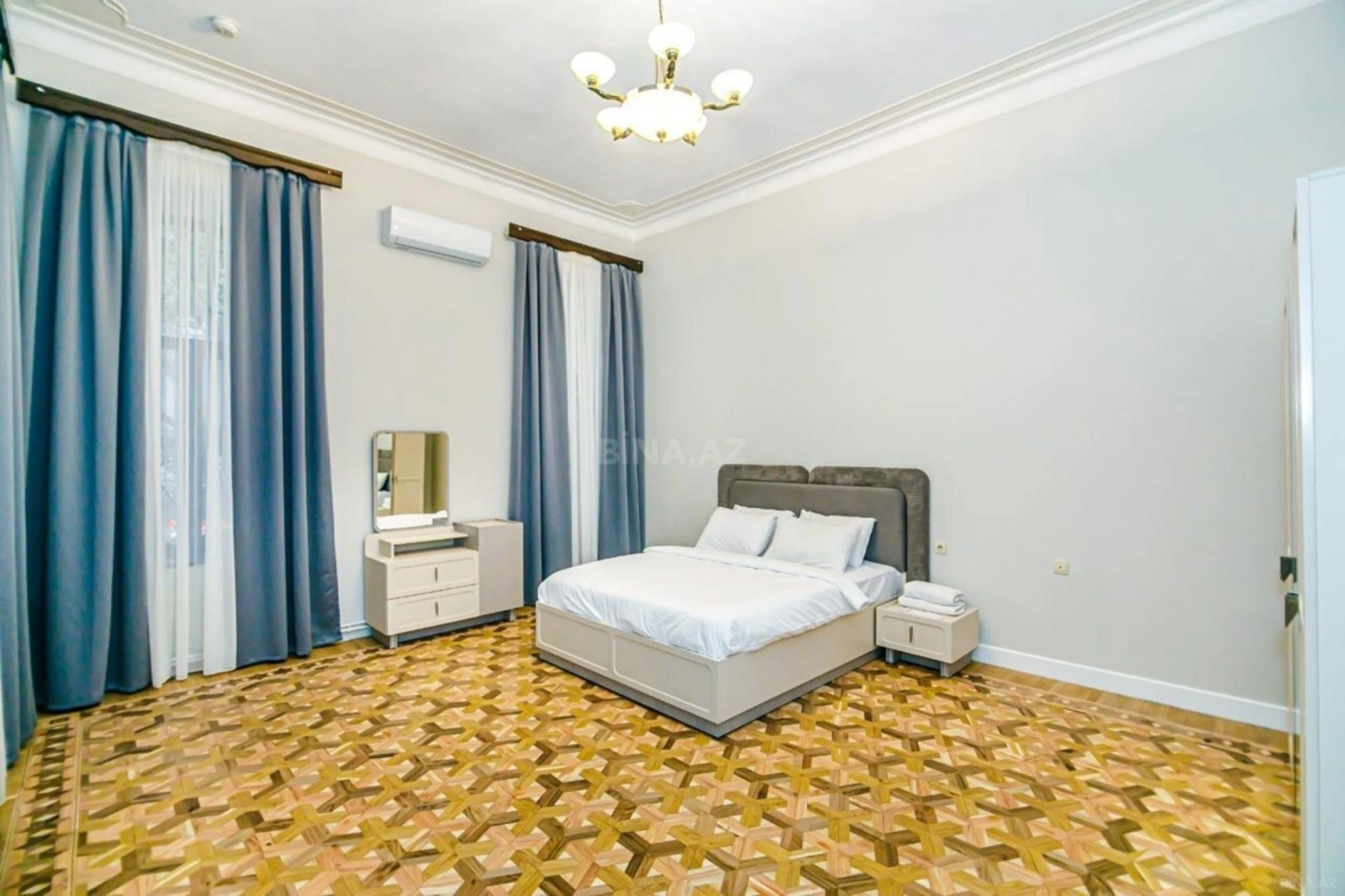 Kirayə verilir 5 otaqlı mənzil 214 m²