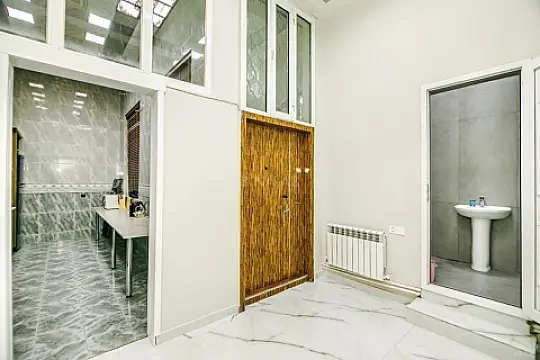 Kirayə verilir 5 otaqlı mənzil 214 m²