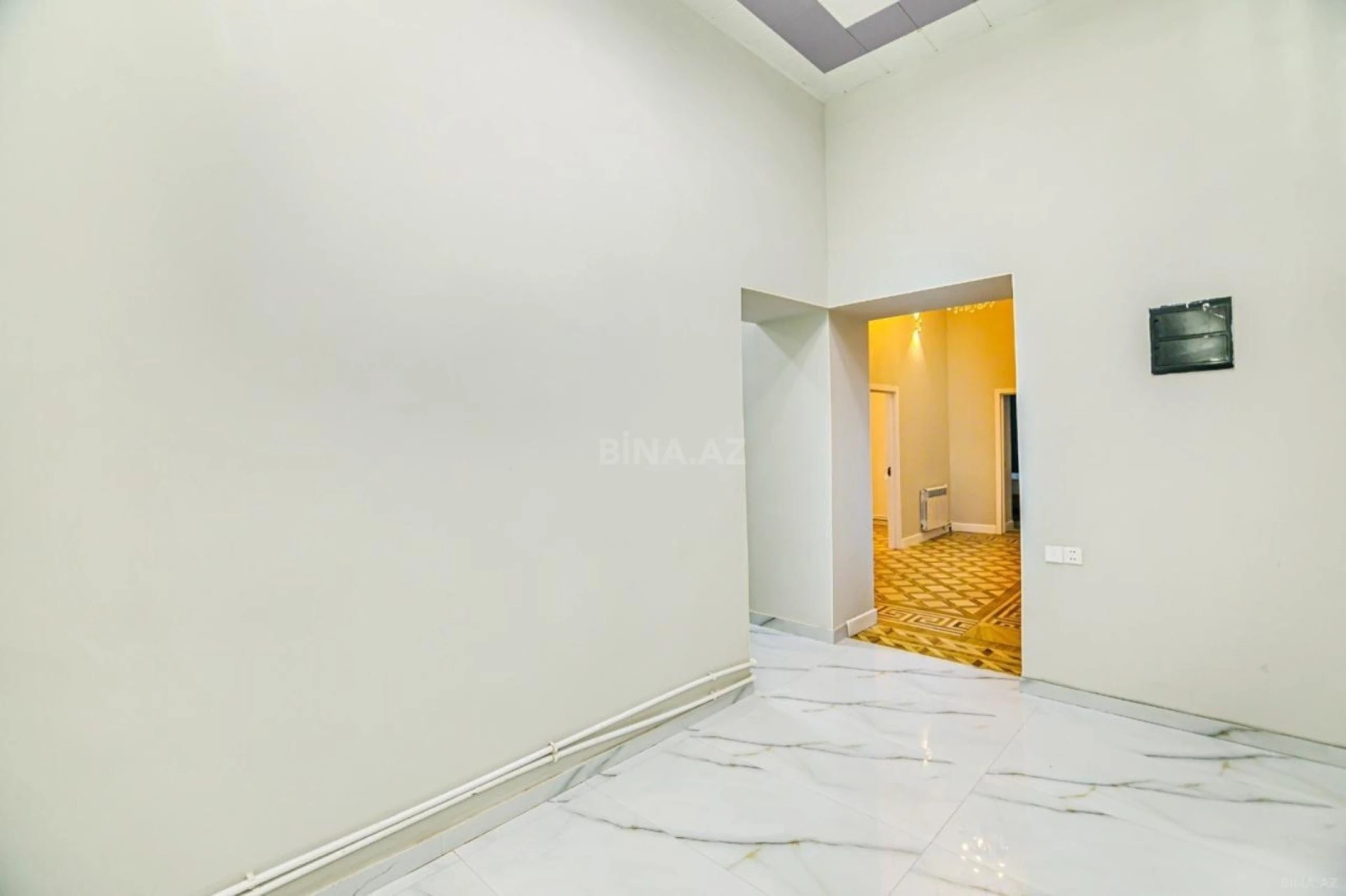 Kirayə verilir 5 otaqlı mənzil 214 m²