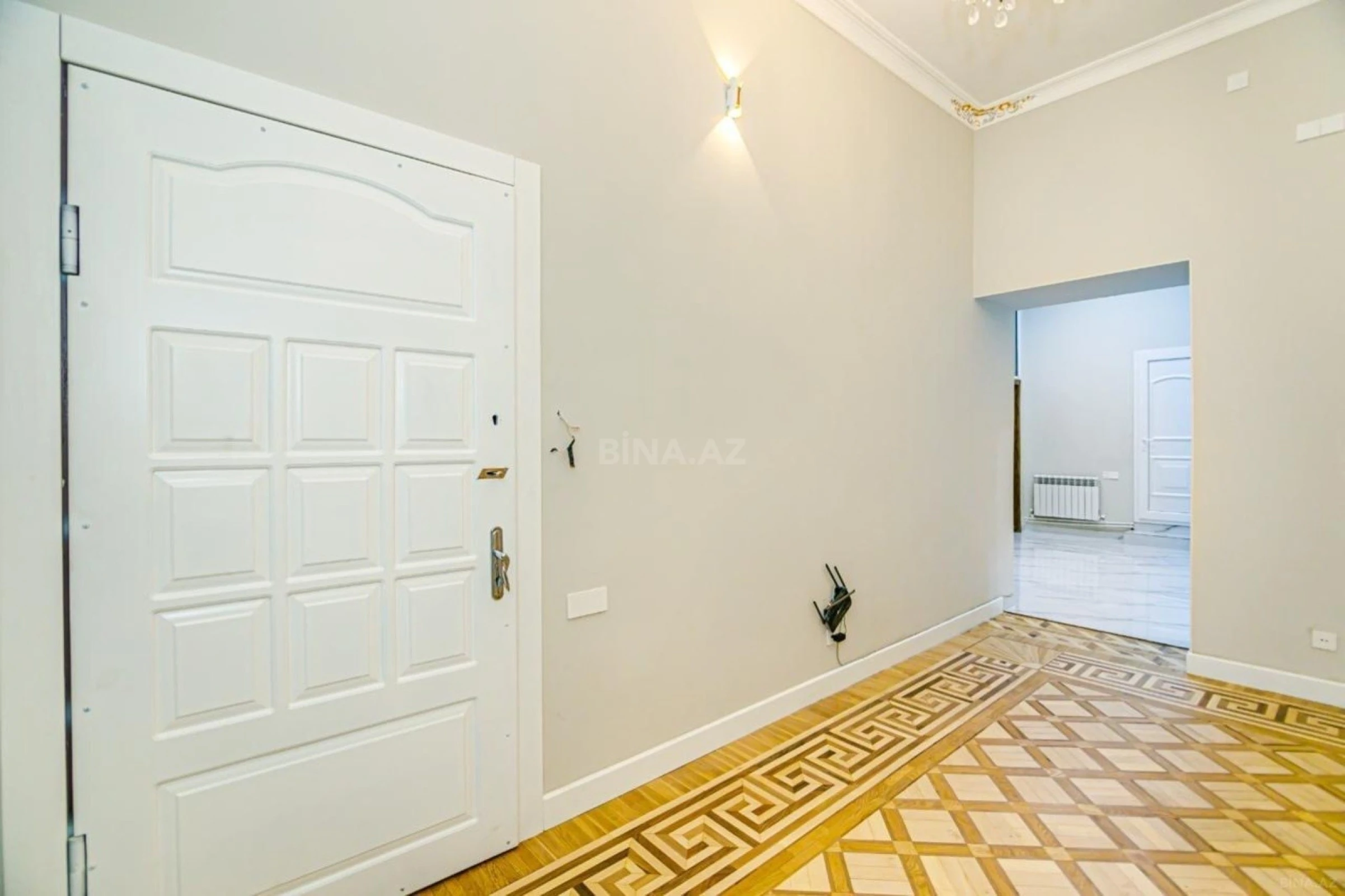 Kirayə verilir 5 otaqlı mənzil 214 m²