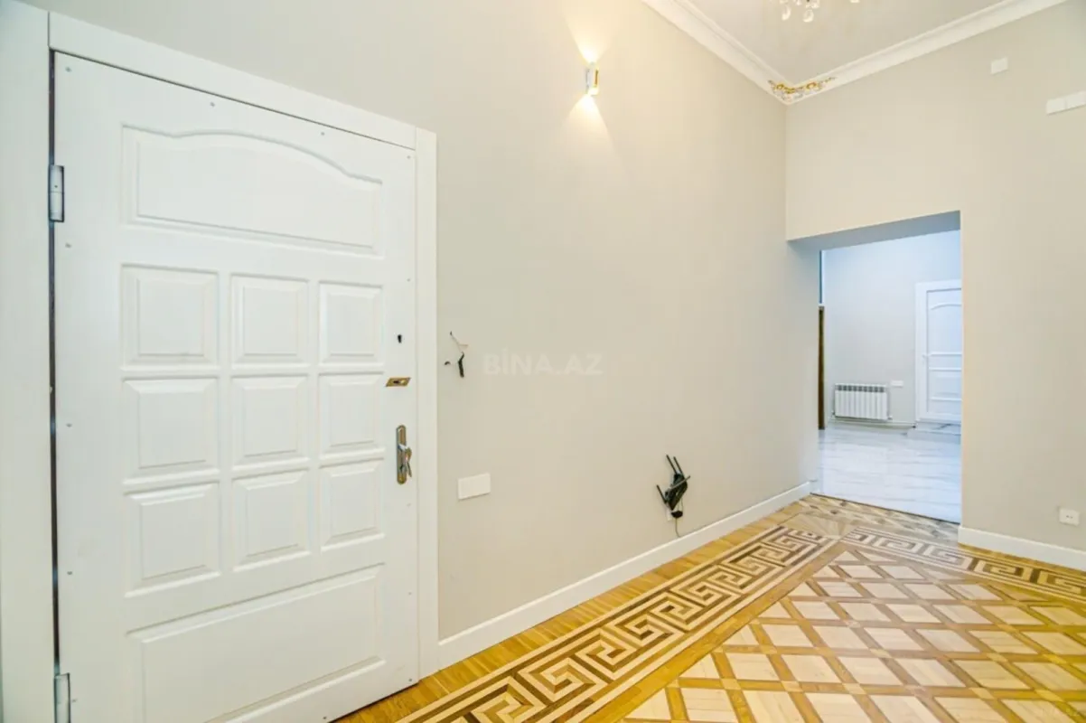 Kirayə verilir 5 otaqlı mənzil 214 m²