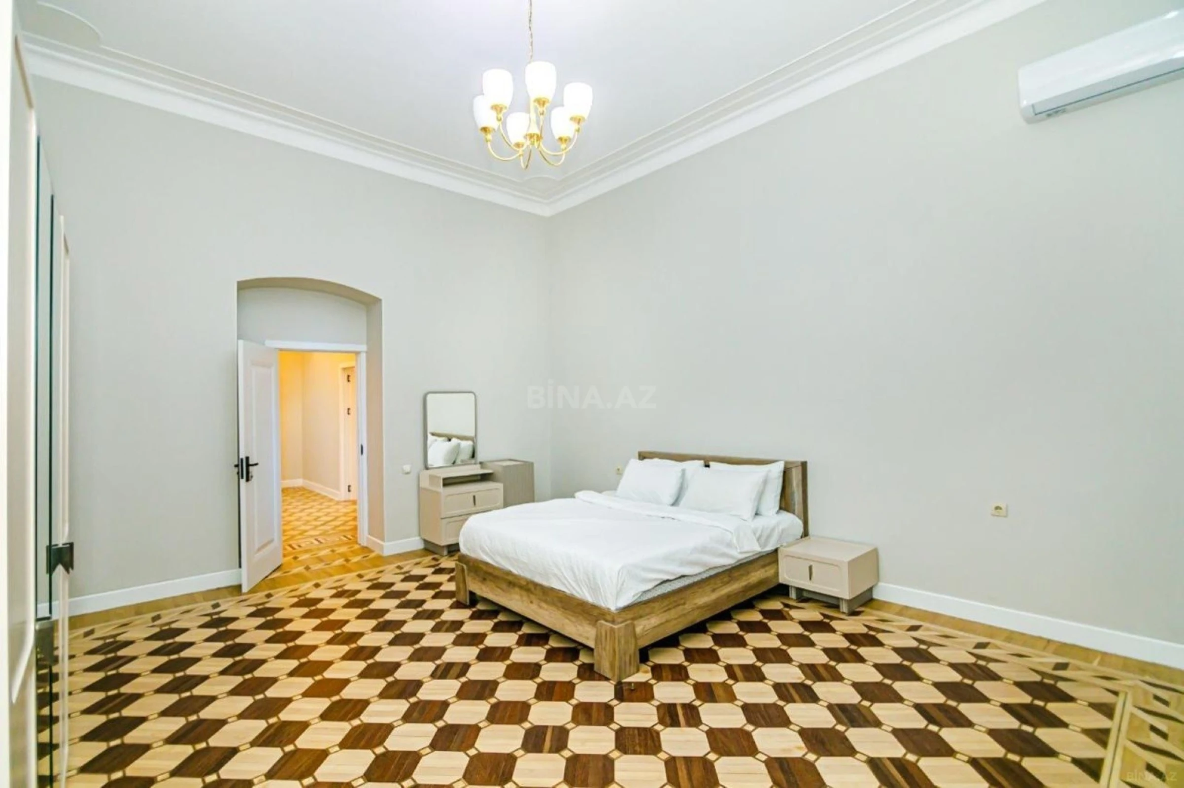 Kirayə verilir 5 otaqlı mənzil 214 m²