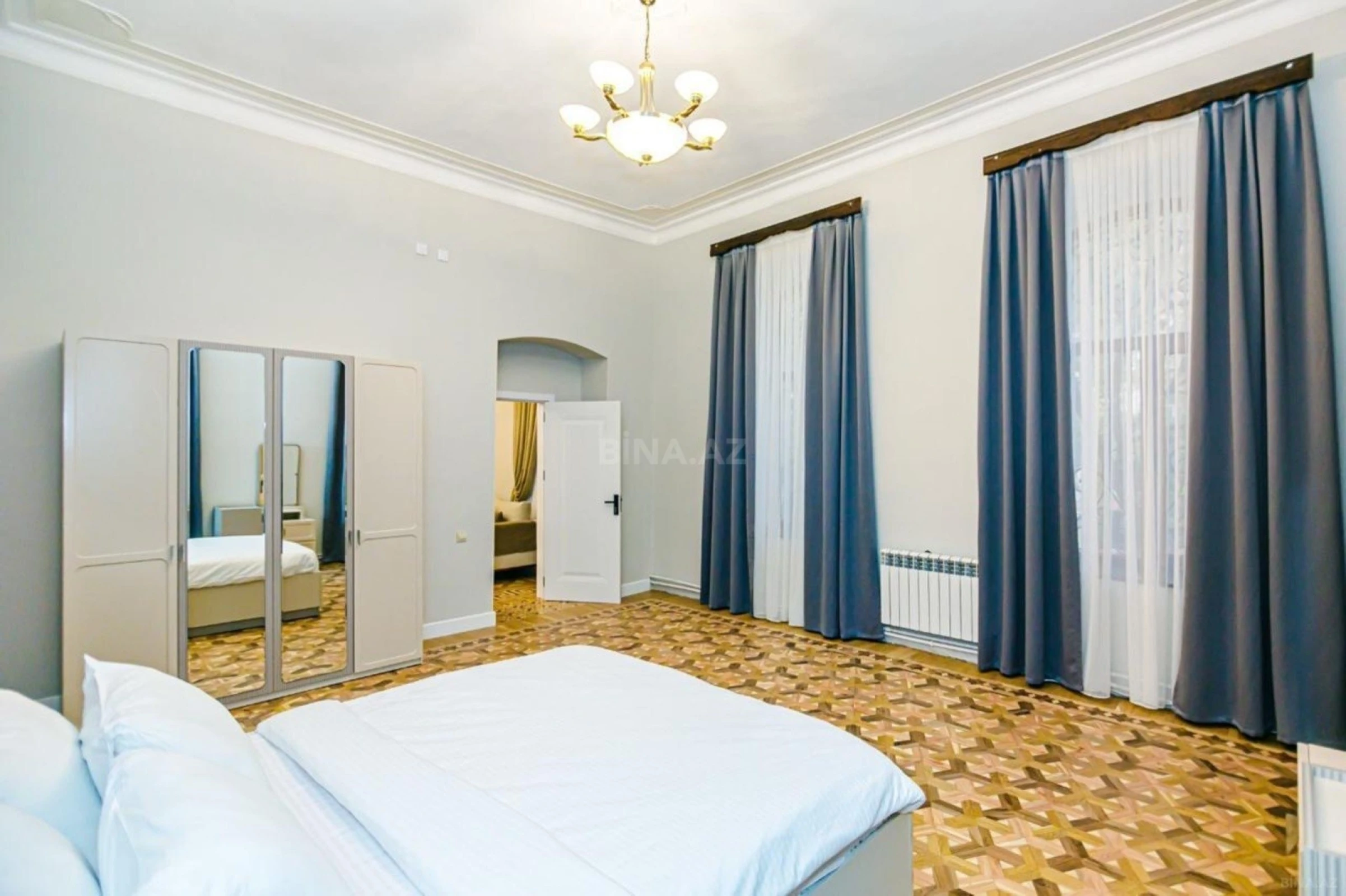 Kirayə verilir 5 otaqlı mənzil 214 m²