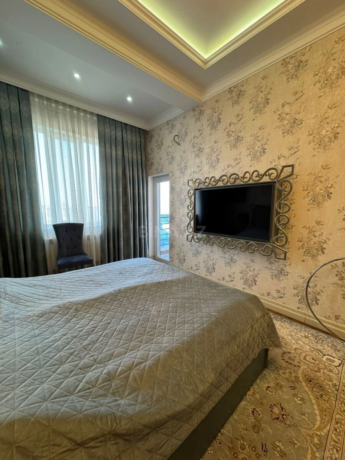 Satılır 4 otaqlı mənzil 160 m²