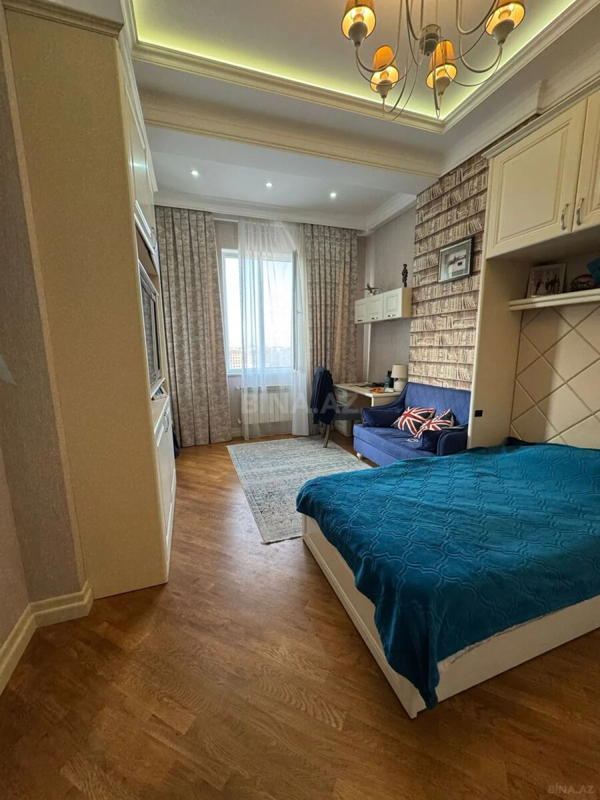 Satılır 4 otaqlı mənzil 160 m²