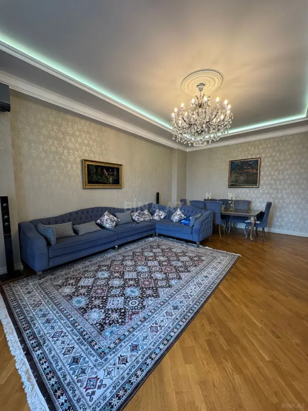 Satılır 4 otaqlı mənzil 160 m²